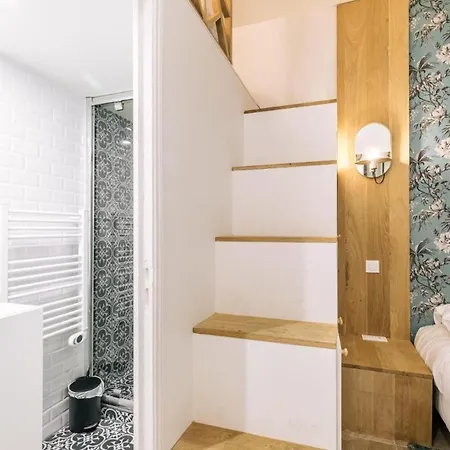 Charming Parisian Loft In Batignolles Διαμέρισμα *