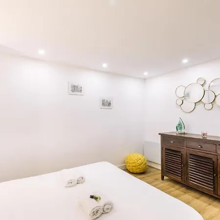 Charming Parisian Loft In Batignolles